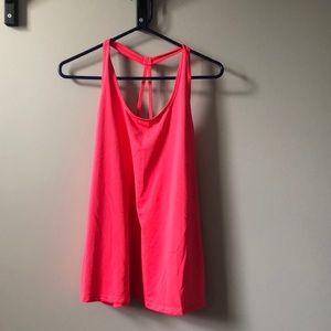 Women’s workout top